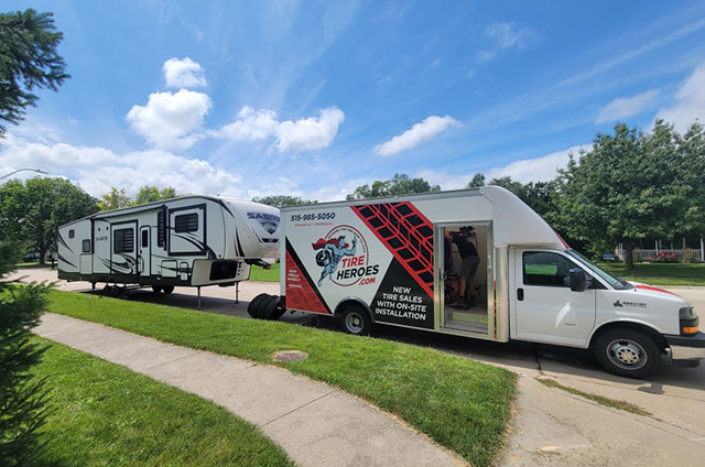 Tire Heroes technician servicing fleet vehicle tires on-site